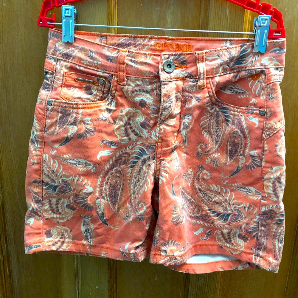 Orange denim shorts with pockets and patterns (Size US : 26)